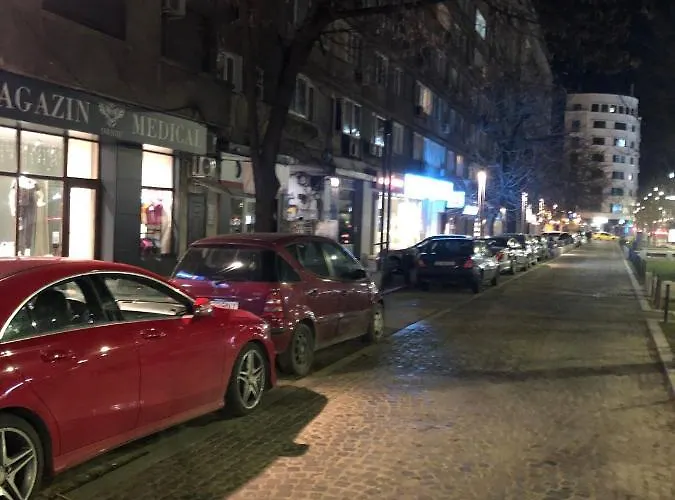 44 Universitate Apartman *